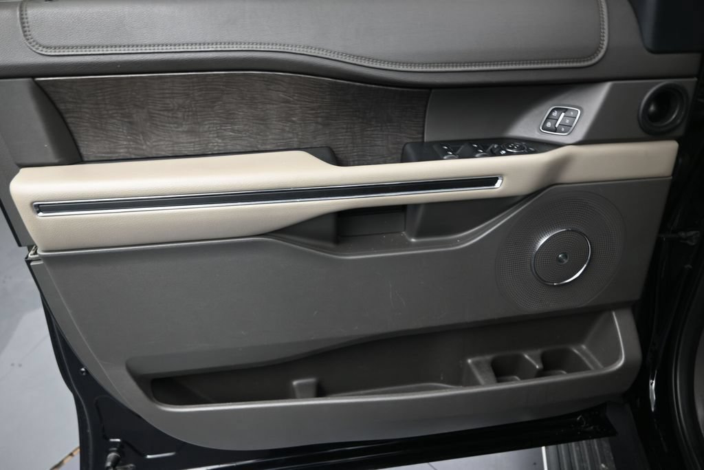 Used 2021 Ford Expedition Max Limited AWD/4WD image 11