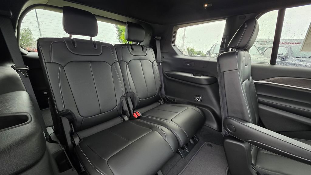 New 2025 Jeep Grand Cherokee L Limited w/ Black Appearance Package image 17