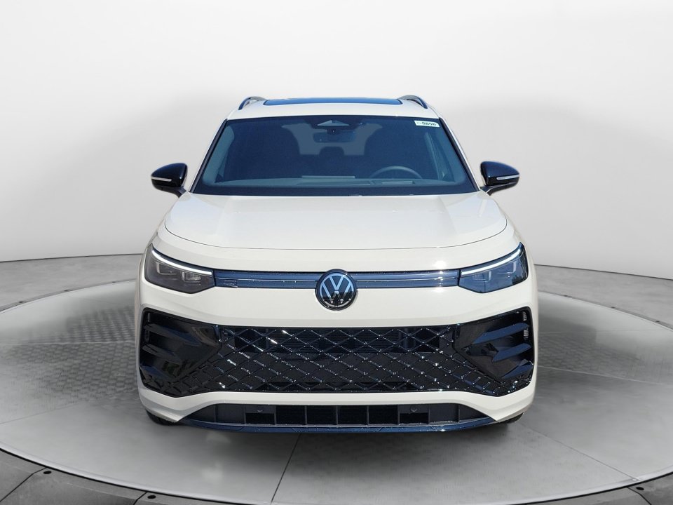 New 2026 Volkswagen Tiguan SE R-Line FWD image 2