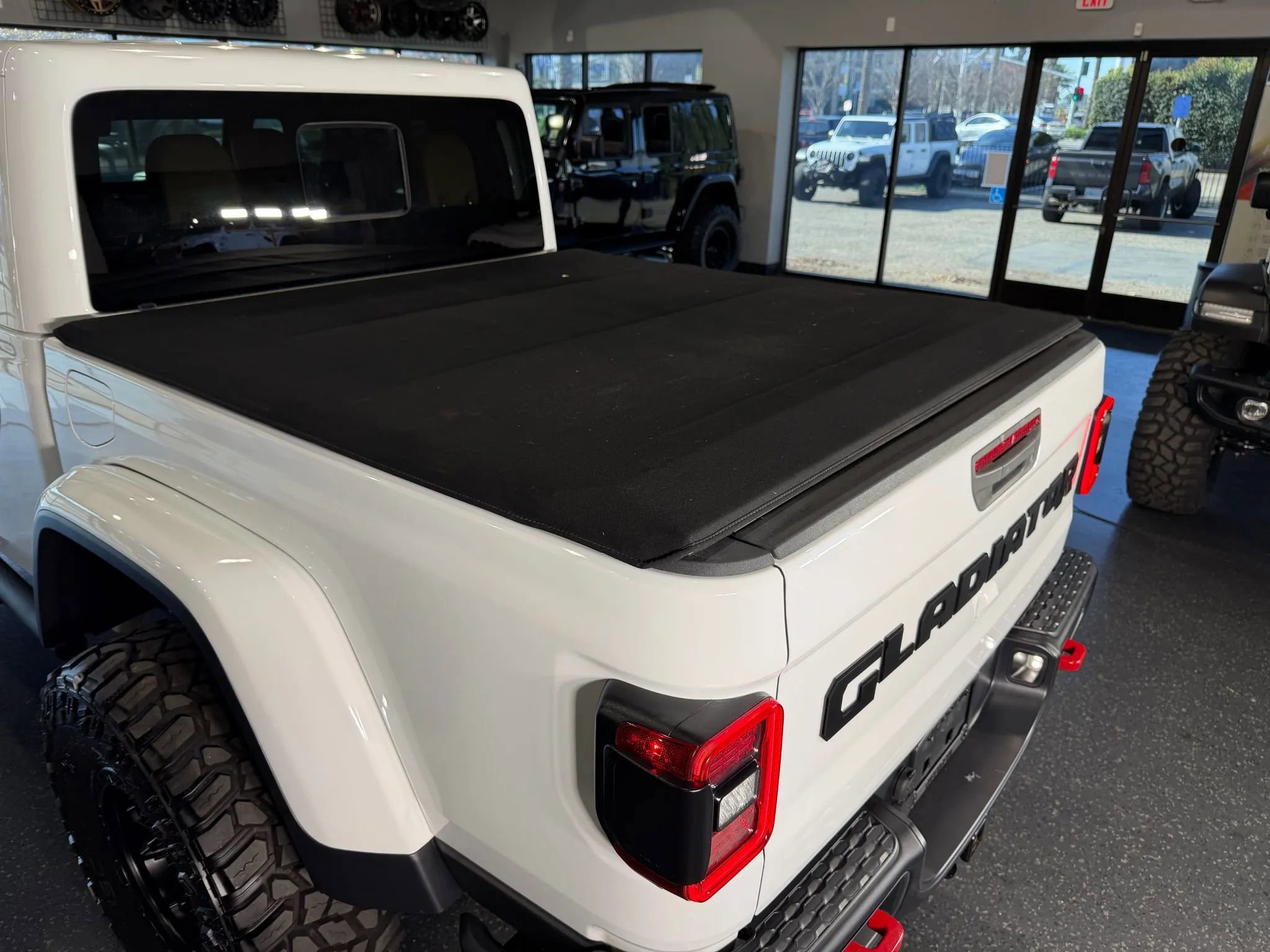 Used 2021 Jeep Gladiator Rubicon AWD/4WD image 10