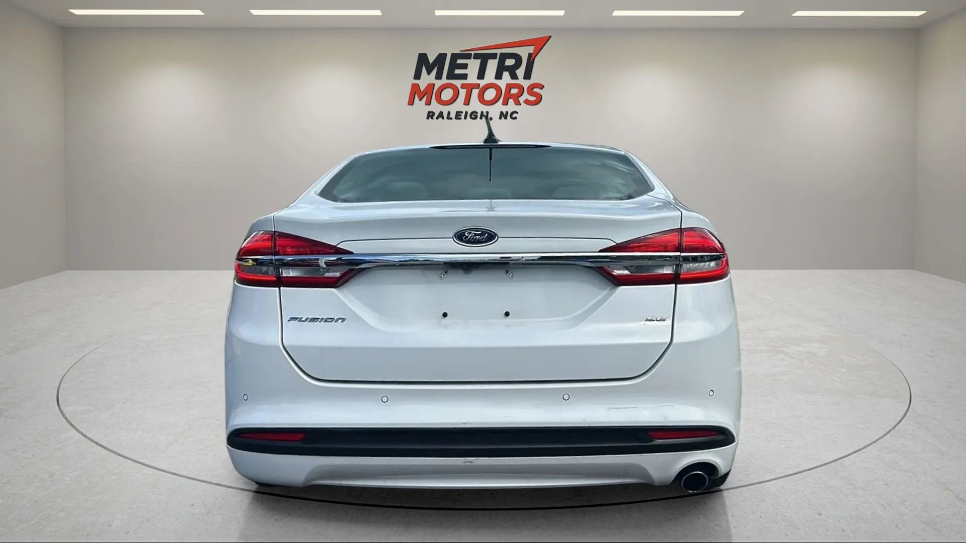 Used 2017 Ford Fusion SE FWD image 4