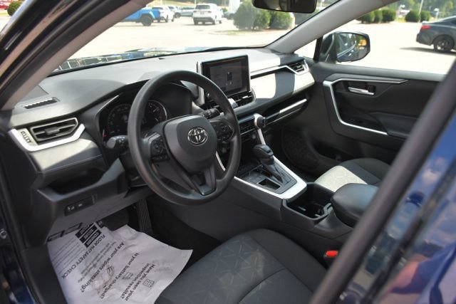 Used 2025 Toyota RAV4 XLE FWD image 11