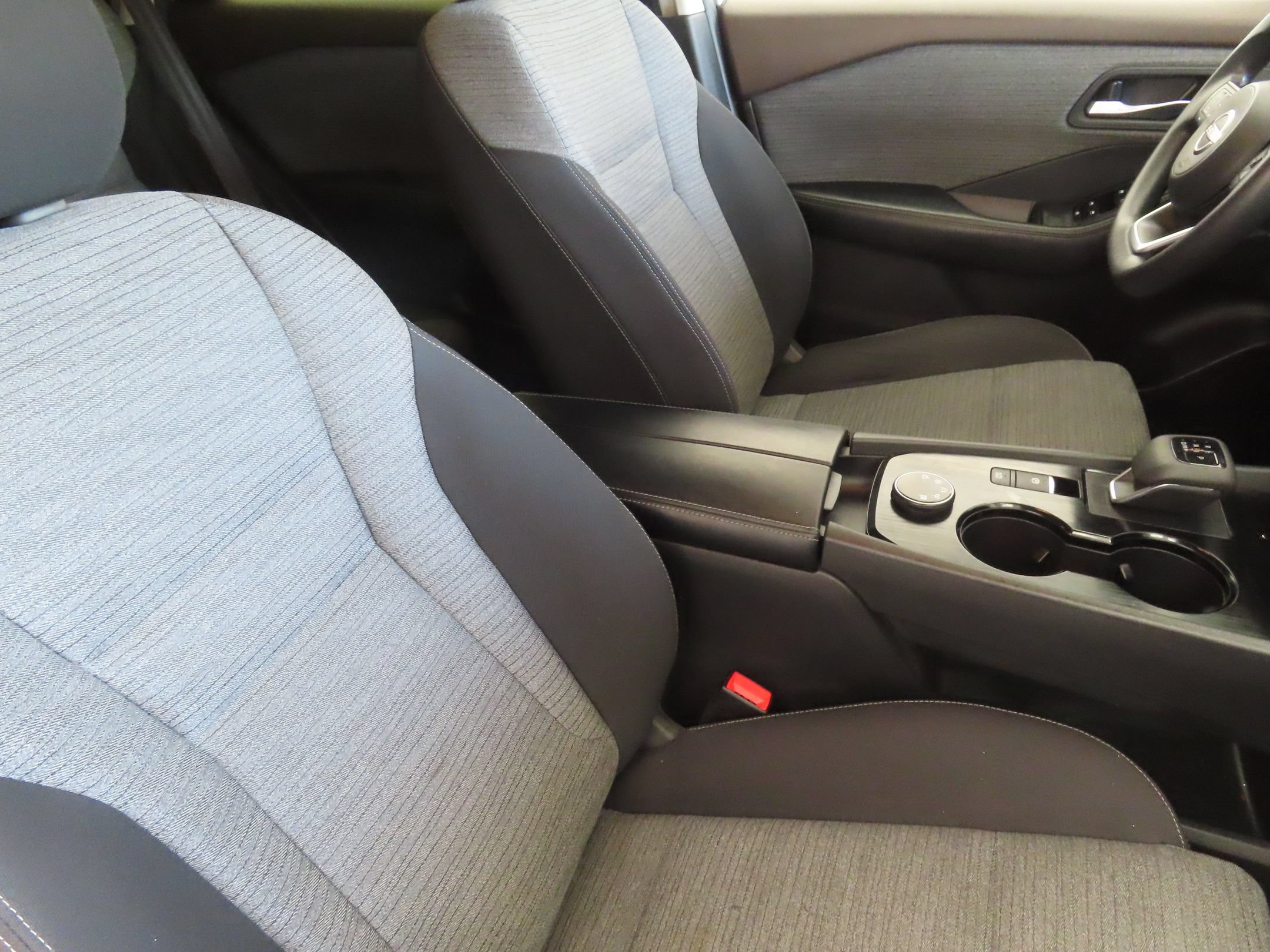 Used 2023 Nissan Rogue SV AWD/4WD image 26