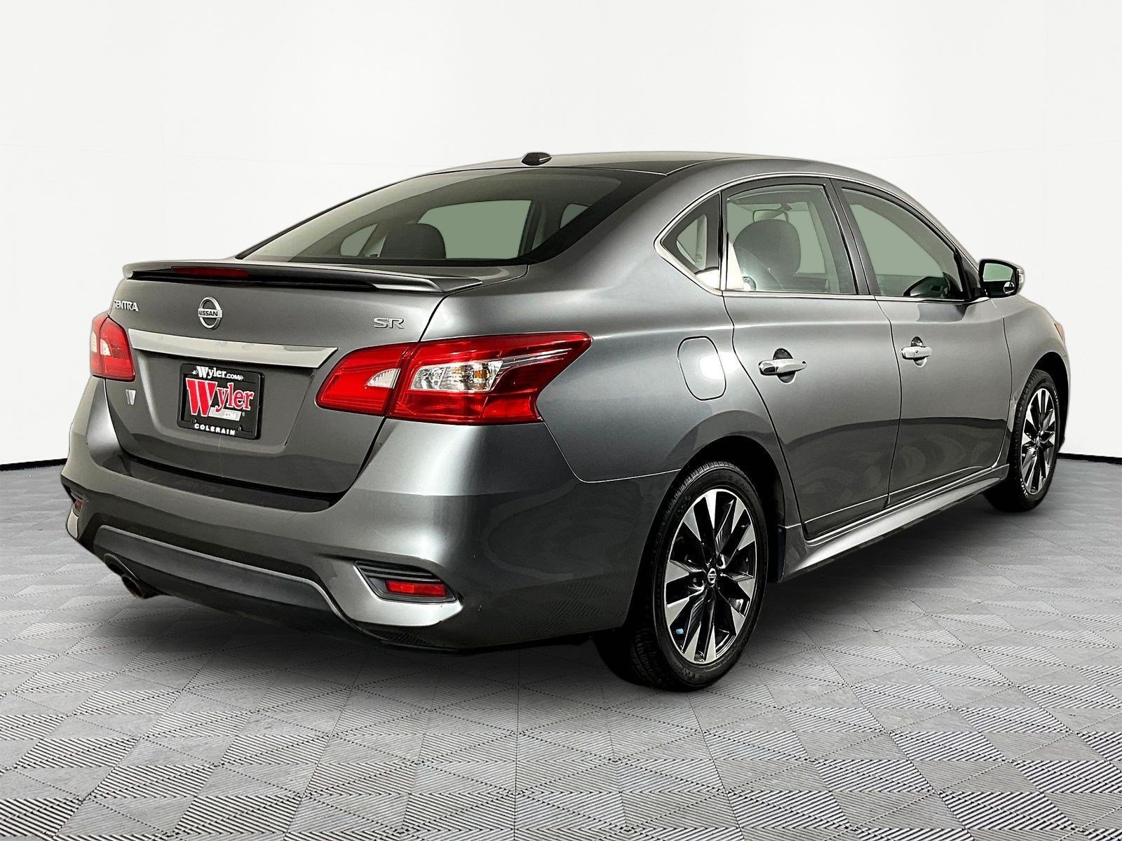 Used 2017 Nissan Sentra SR w/ Driver's Assist Package FWD image 6