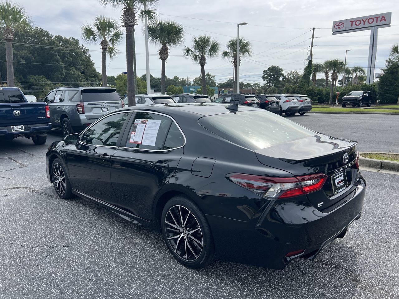 Used 2024 Toyota Camry SE FWD image 8