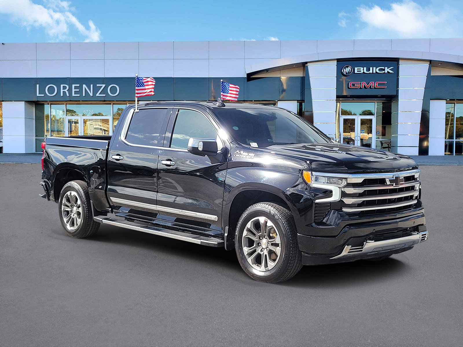 Used 2024 Chevrolet Silverado 1500 High Country w/ Technology Package AWD/4WD image 2