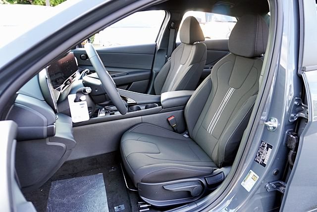 New 2026 Hyundai Elantra Sport FWD image 18