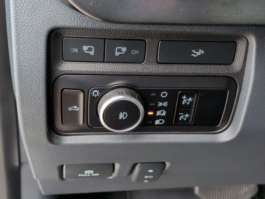 Used 2023 Ford F250 Lariat w/ Lariat Ultimate Package AWD/4WD image 16
