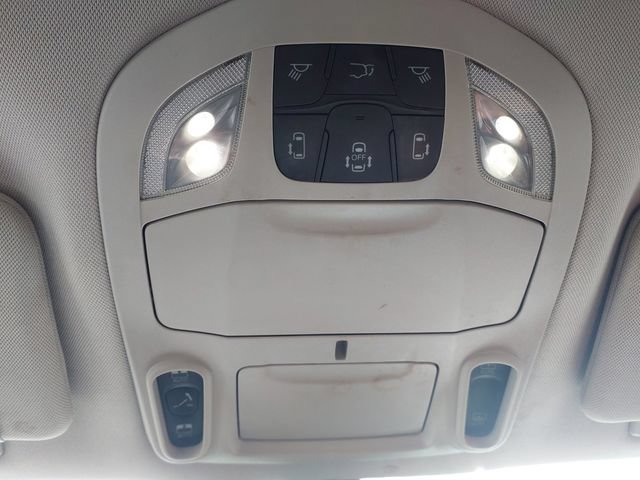 Used 2017 Chrysler Pacifica Limited w/ UConnect Theater Package FWD image 26