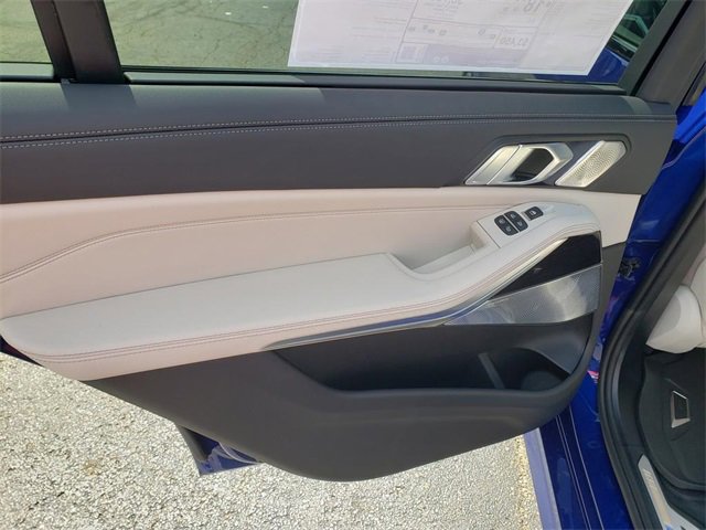 New 2026 BMW X7 M60i image 13