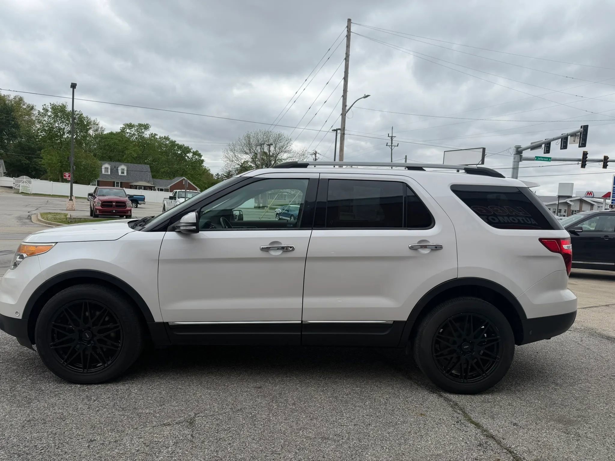 Used 2014 Ford Explorer Limited w/ Equipment Group 302A AWD/4WD image 5
