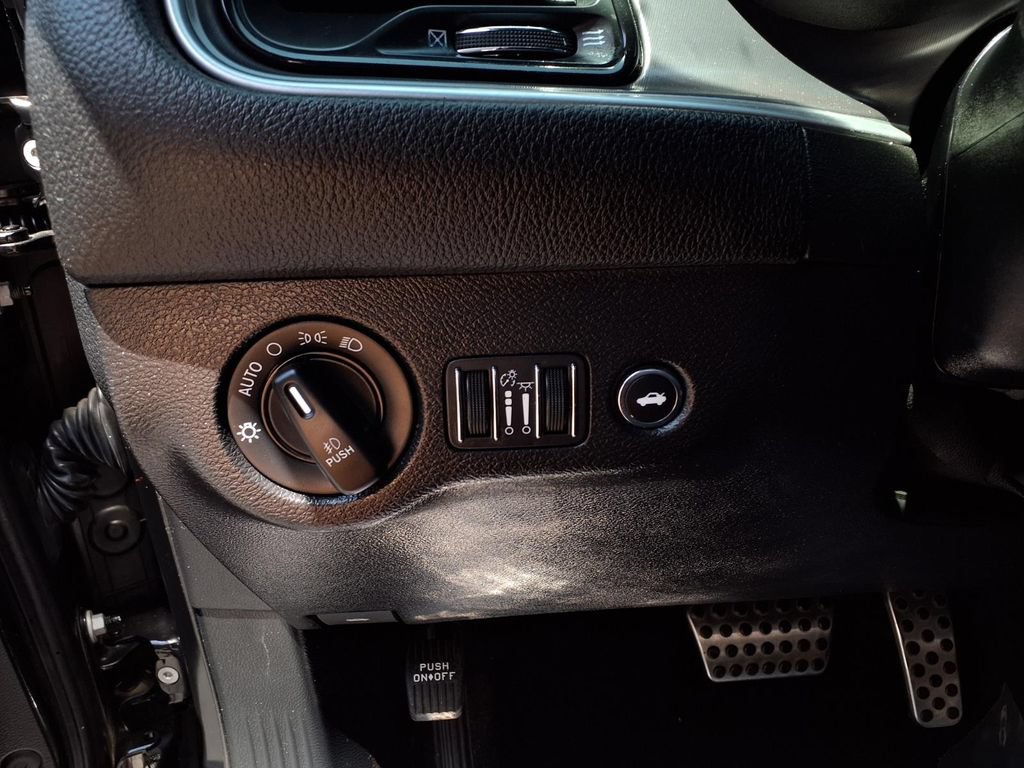 Used 2019 Dodge Challenger GT w/ Plus Package RWD image 11