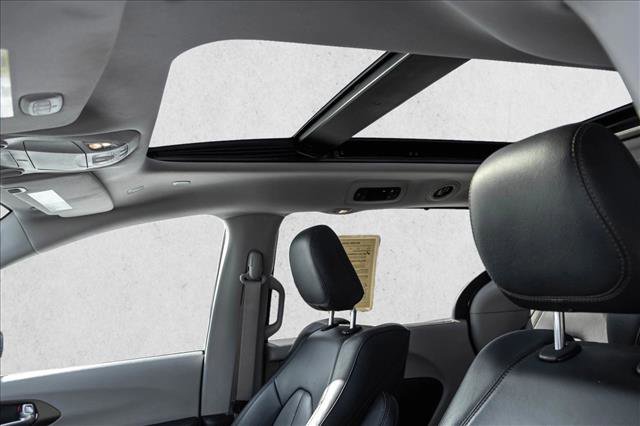 Used 2019 Chrysler Pacifica Touring-L Plus image 21