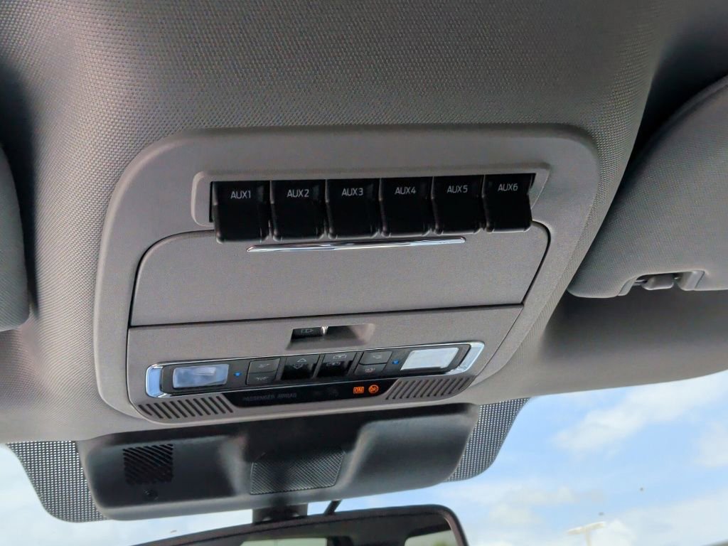 New 2026 Ford F250 Lariat w/ Black Appearance Package image 23