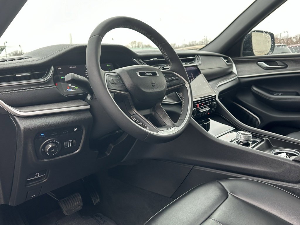 Used 2024 Jeep Grand Cherokee Limited 4xe image 8