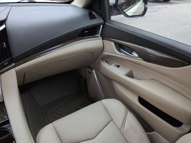 Used 2019 Cadillac Escalade Premium Luxury AWD/4WD image 16