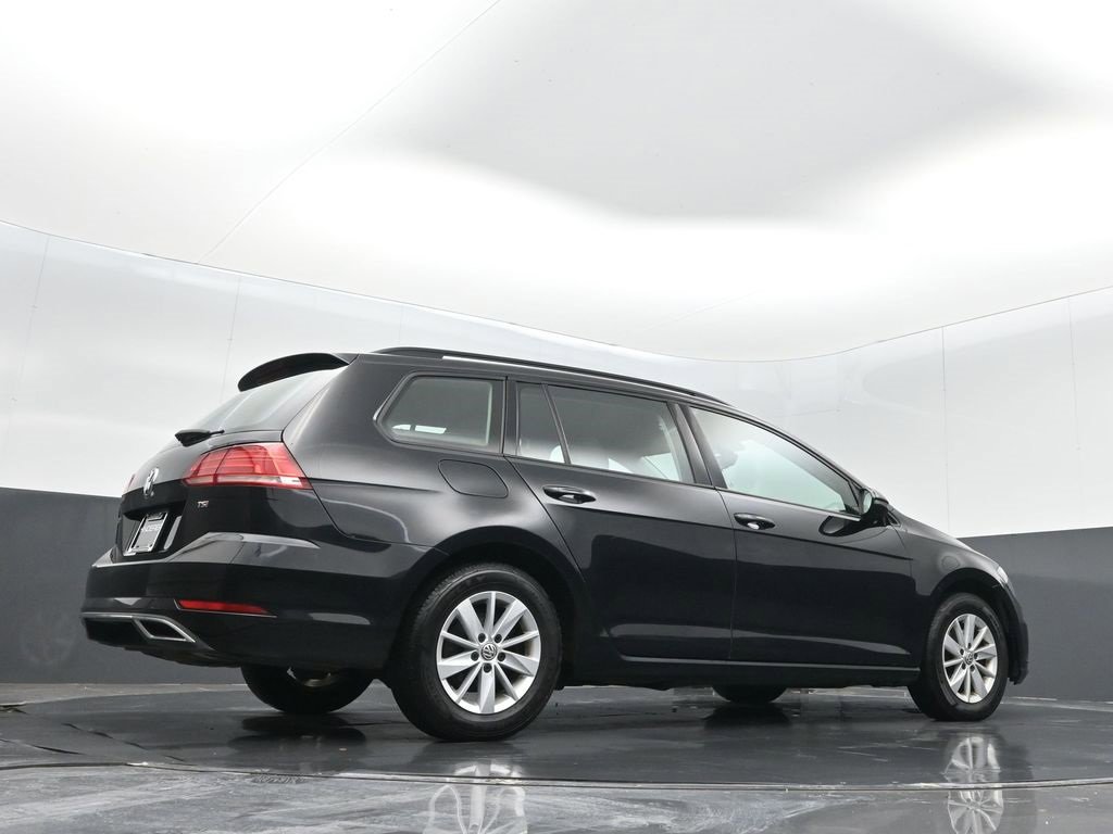 Used 2018 Volkswagen Golf S image 23