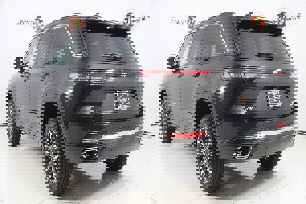 Used 2024 Jeep Grand Cherokee Overland w/ Luxury Tech Group IV image 4