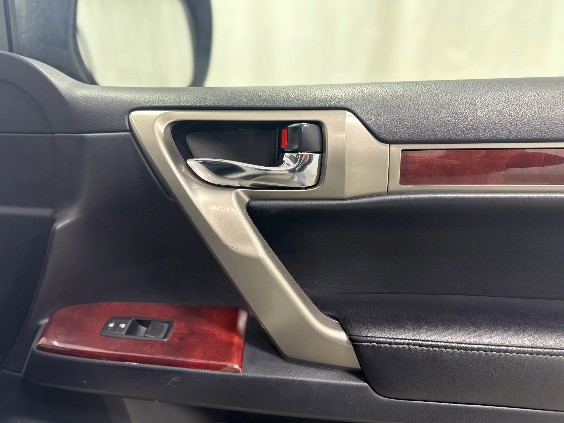 Used 2013 Lexus GX 460 image 25
