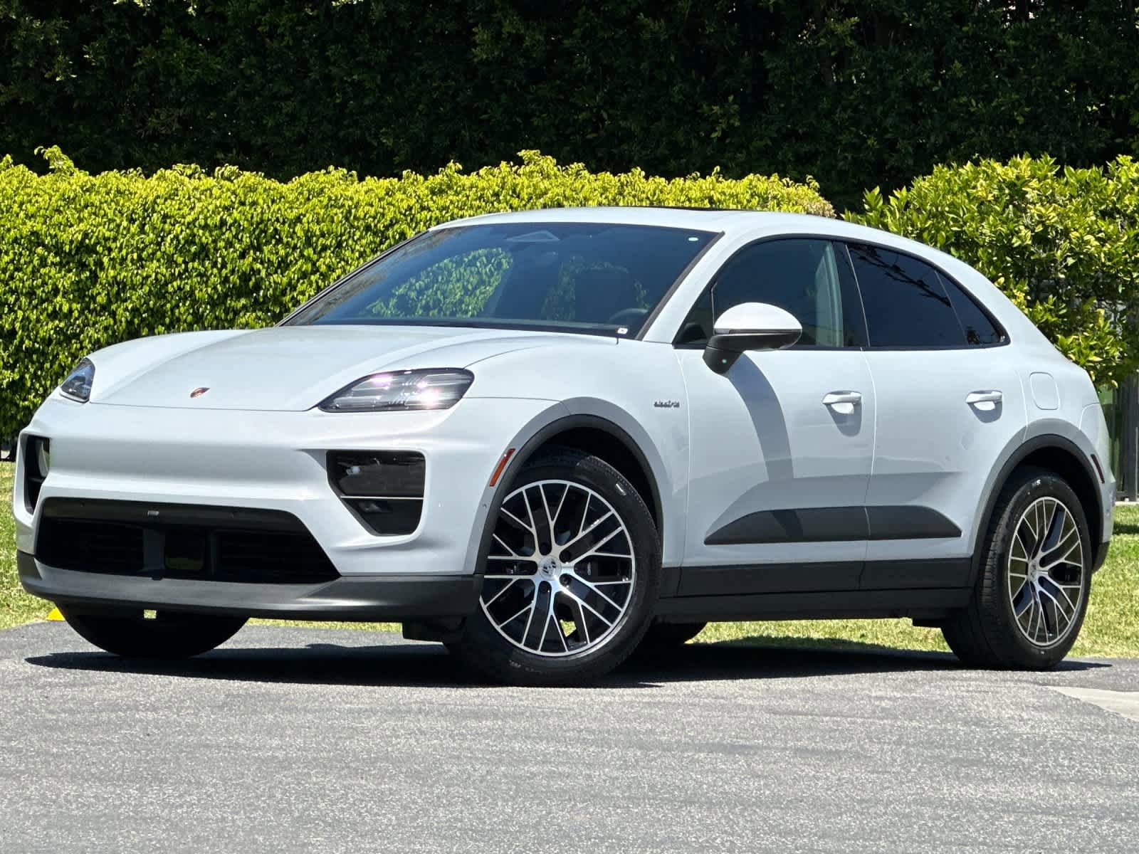 New 2026 Porsche Macan Electric RWD image 1