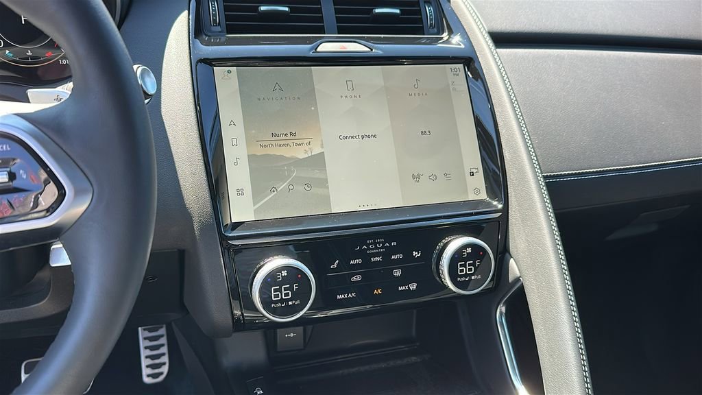 Used 2024 Jaguar E-PACE R-Dynamic SE image 15