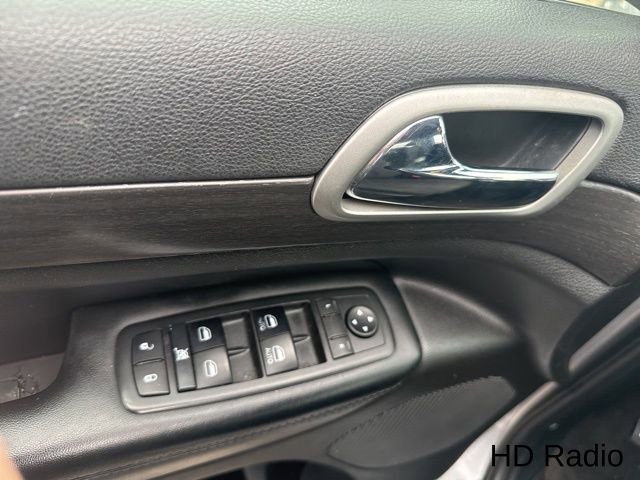 Used 2018 Jeep Grand Cherokee Laredo AWD/4WD image 15