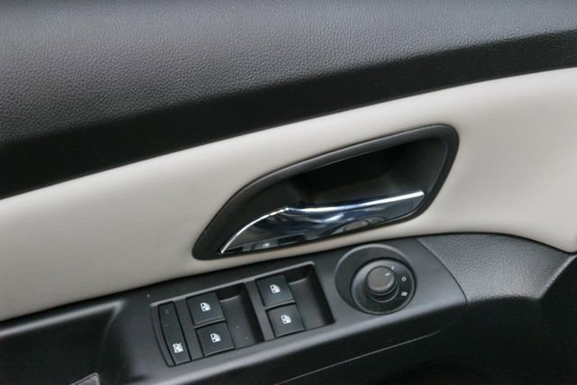 Used 2014 Chevrolet Cruze LT FWD image 15