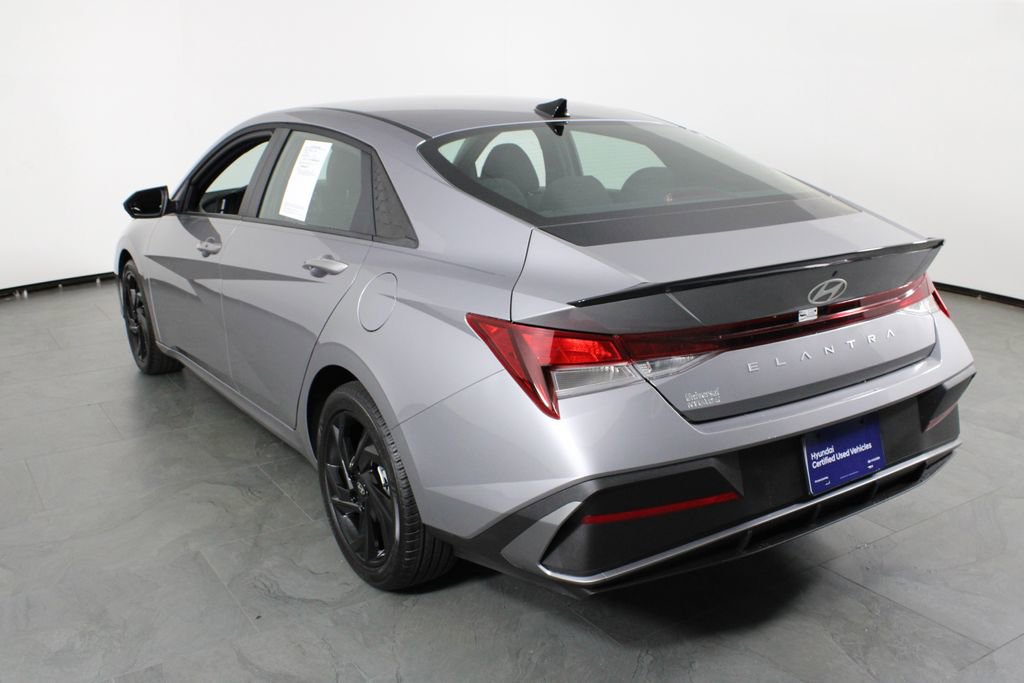 Used 2026 Hyundai Elantra Sport image 4