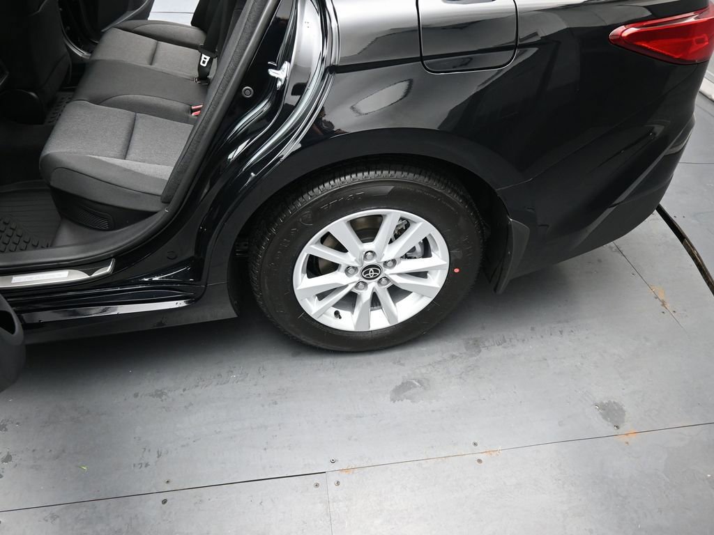 Used 2025 Toyota Camry LE image 18