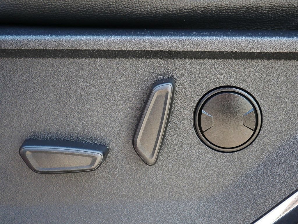 Used 2022 Ford F150 Lariat w/ Max Trailer Tow Package AWD/4WD image 13