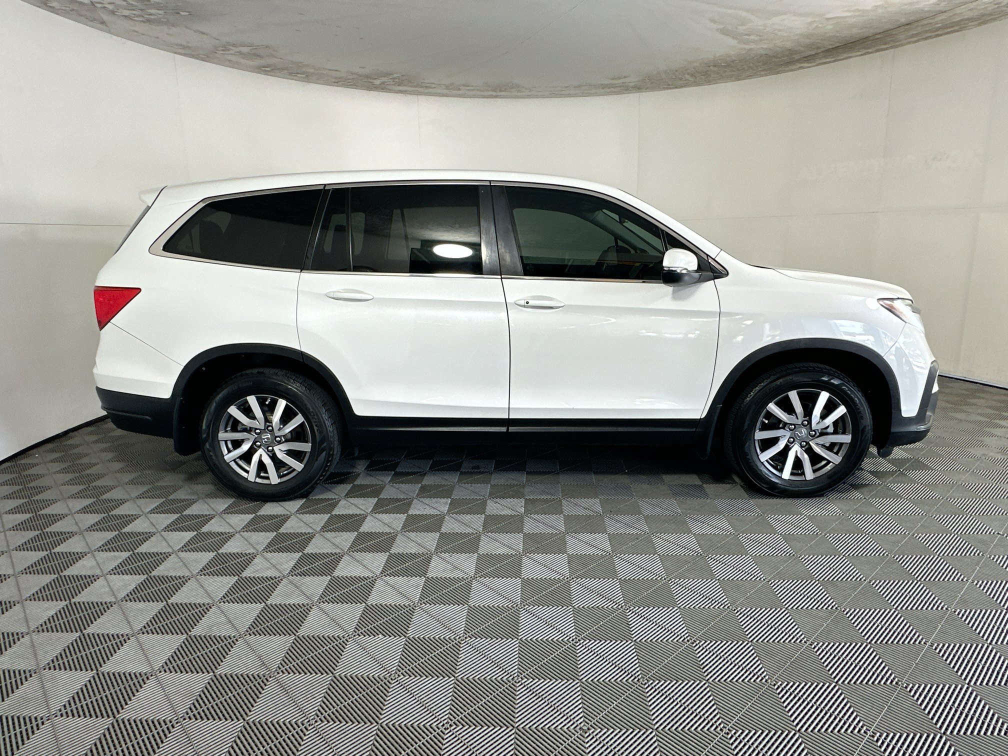 Used 2021 Honda Pilot EX image 2
