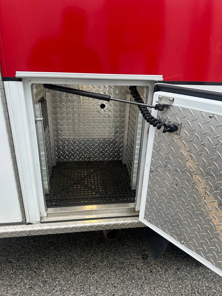 Used 2011 Chevrolet Express 4500 w/ Ambulance Package RWD image 37