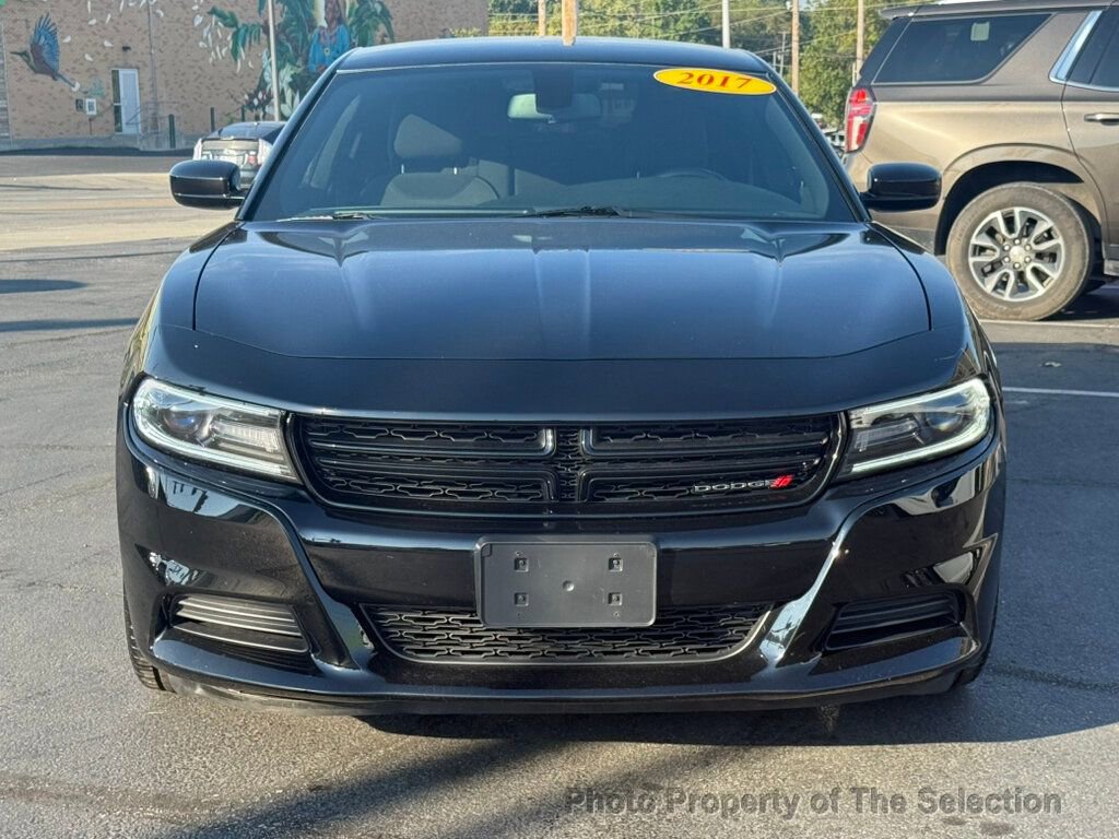 Used 2017 Dodge Charger SE w/ Blacktop Package image 4