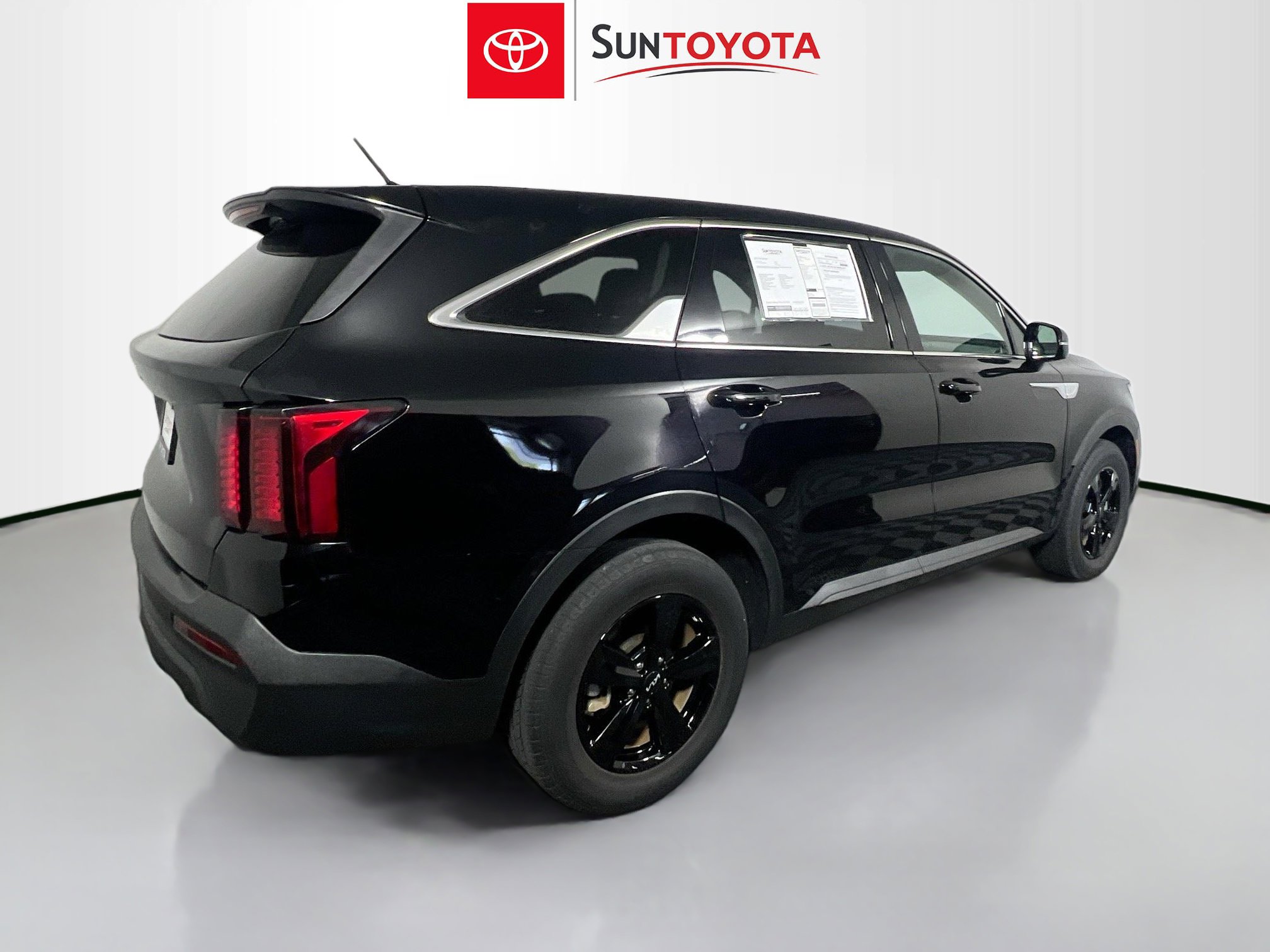 Used 2023 Kia Sorento LX FWD image 4