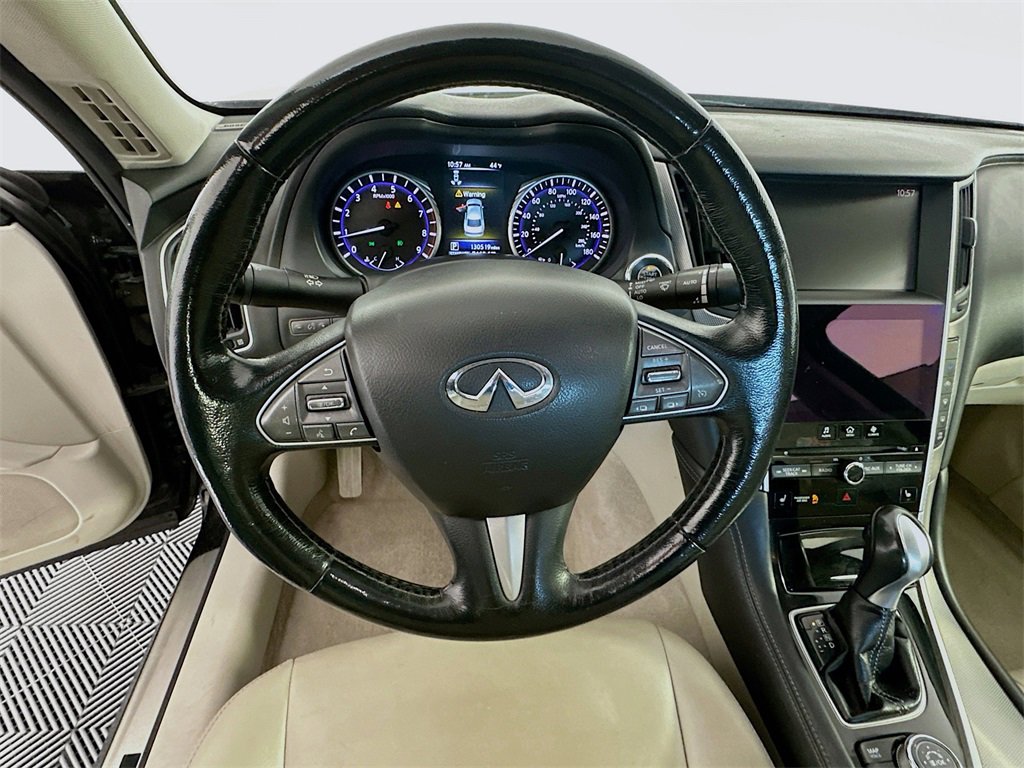 Used 2017 INFINITI Q50 3.0t Premium w/ Driver Assistance Package image 11