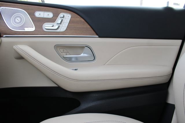 Used 2023 Mercedes-Benz GLS 450 4MATIC image 23