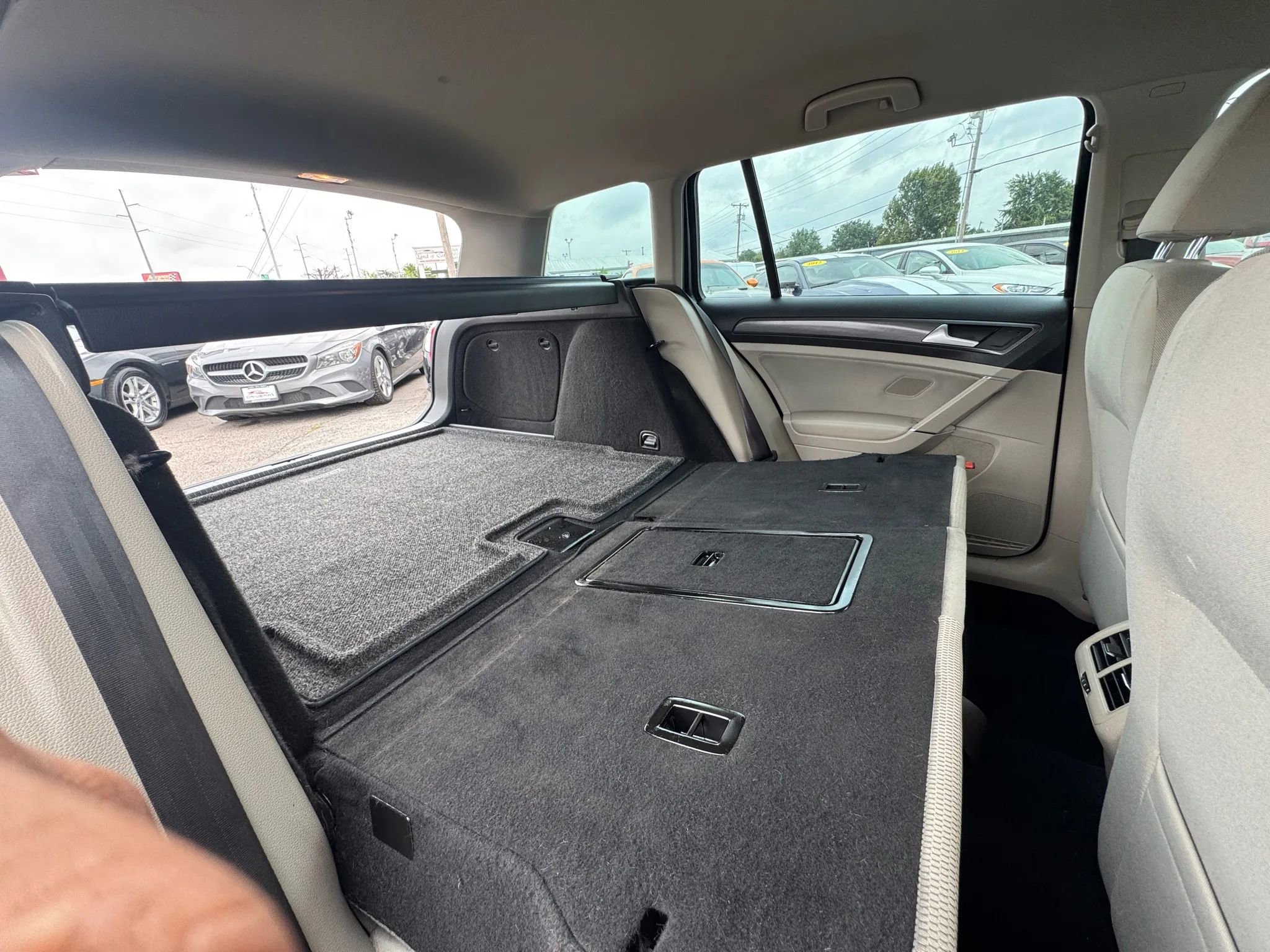 Used 2018 Volkswagen Golf S FWD image 32