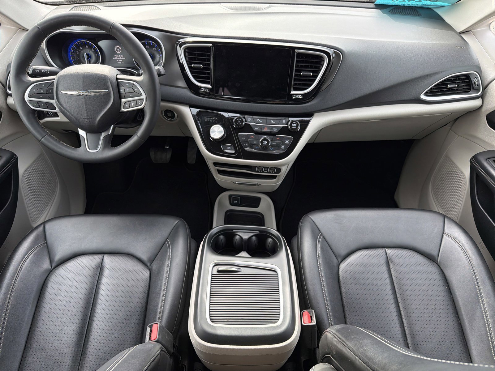 Used 2024 Chrysler Pacifica Touring-L image 10