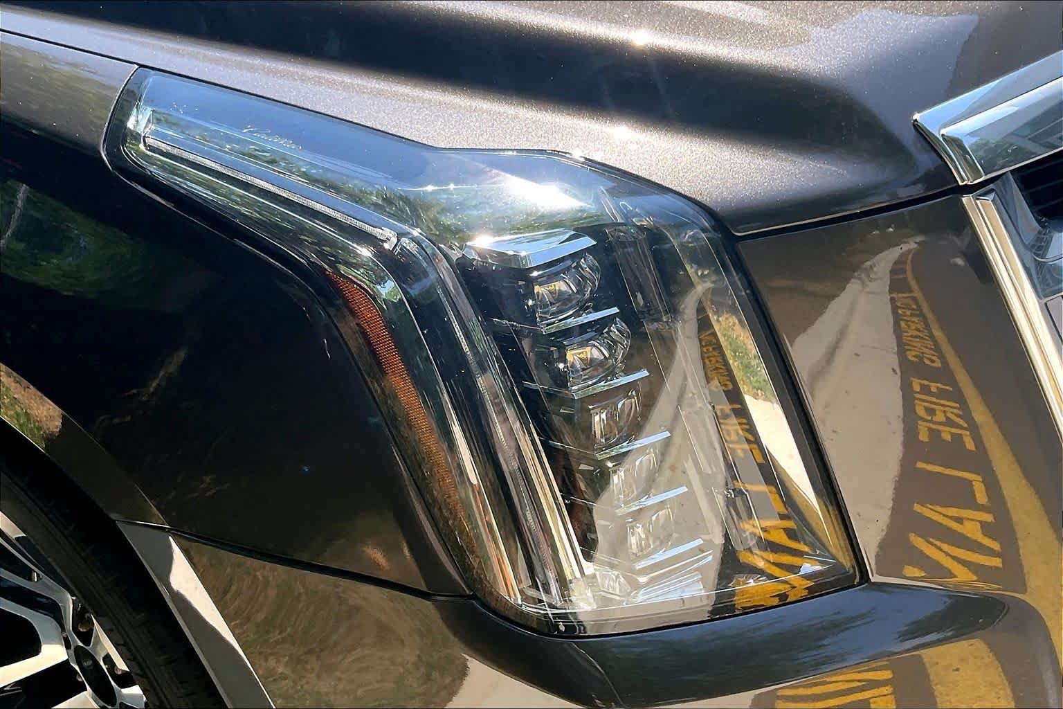 Used 2020 Cadillac Escalade Premium Luxury AWD/4WD image 28
