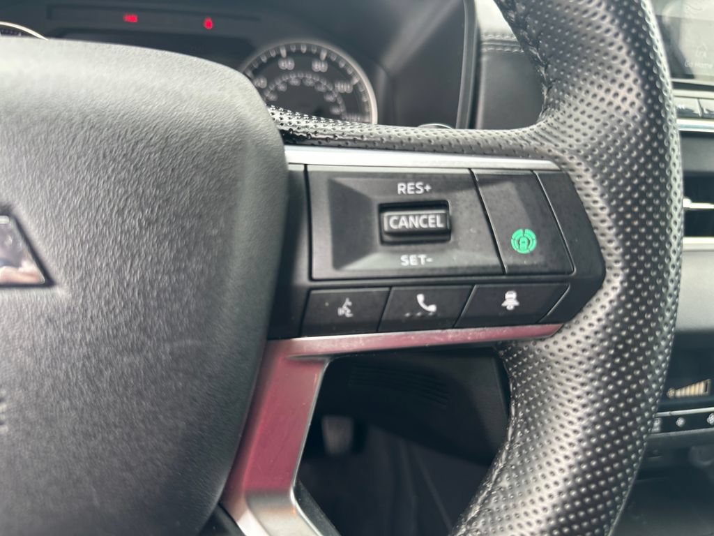 Used 2024 Mitsubishi Outlander SE AWD/4WD image 35