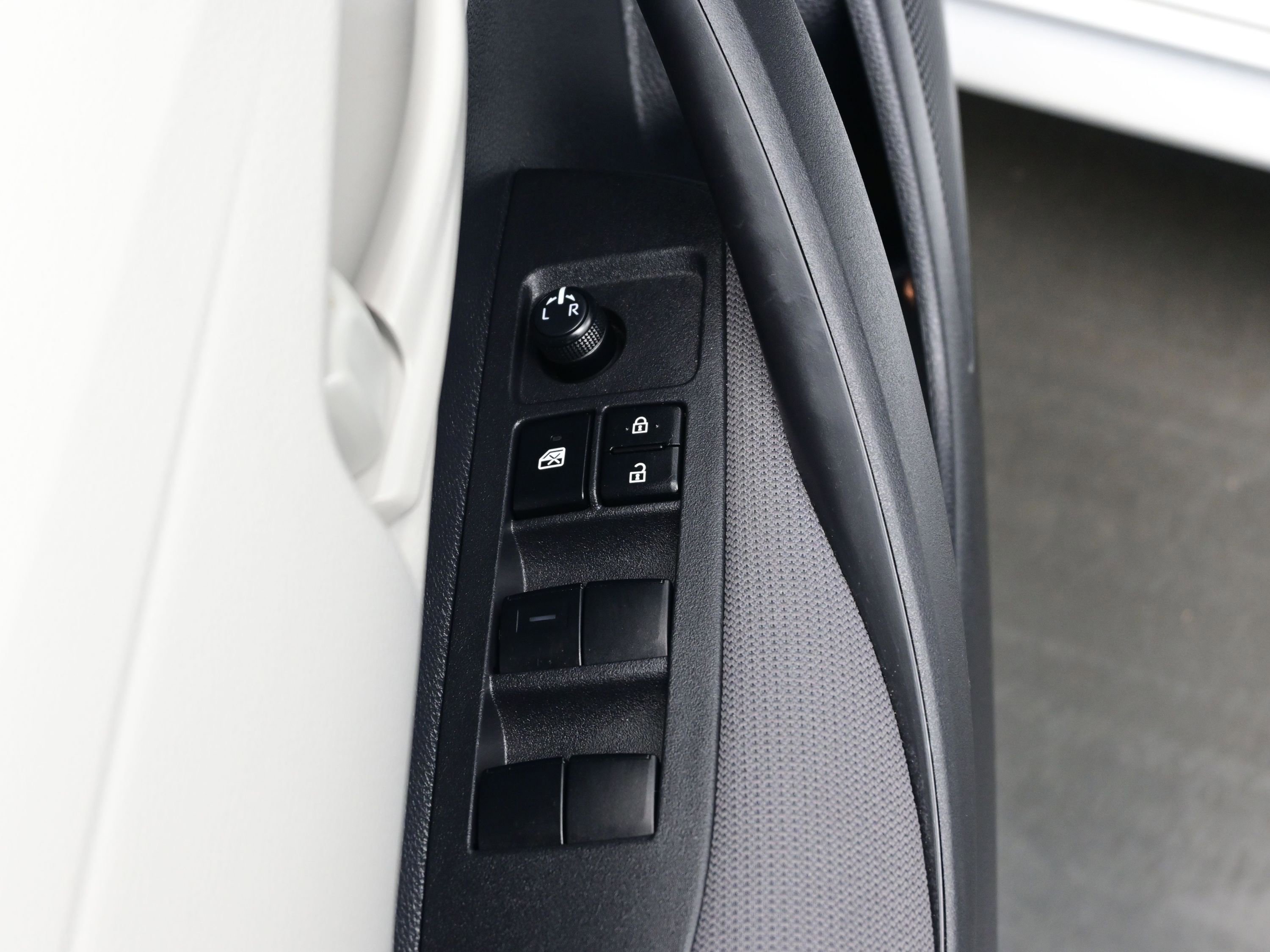 Used 2025 Toyota Corolla LE w/ LE Premium Package image 10