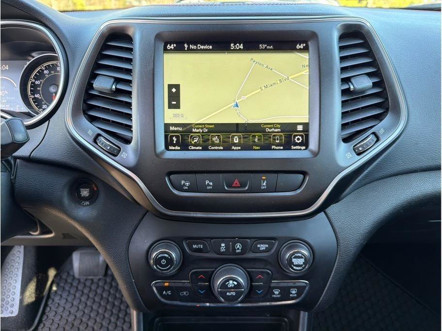 Used 2020 Jeep Cherokee Trailhawk w/ Technology Group image 17