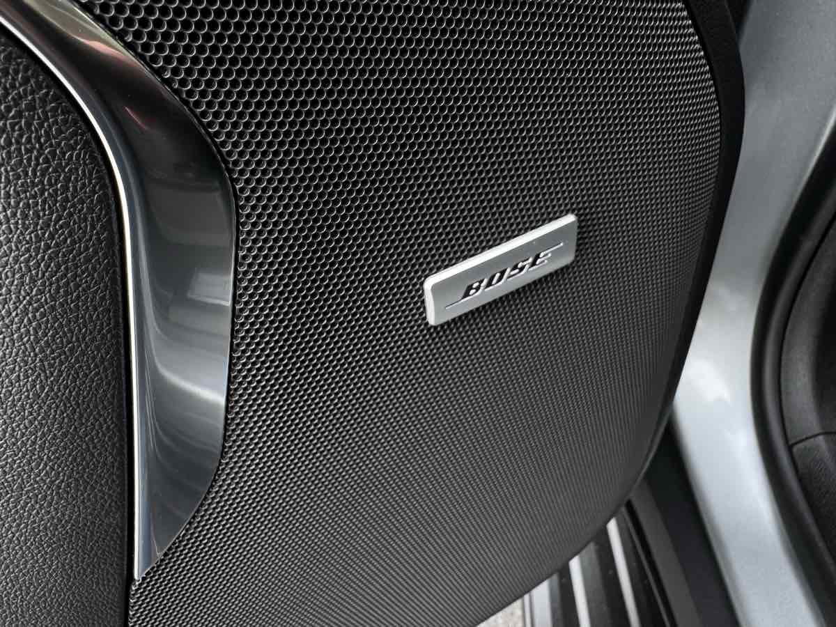 Used 2025 Chevrolet Suburban Premier image 26