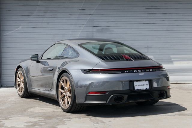 Certified 2025 Porsche 911 Carrera image 3
