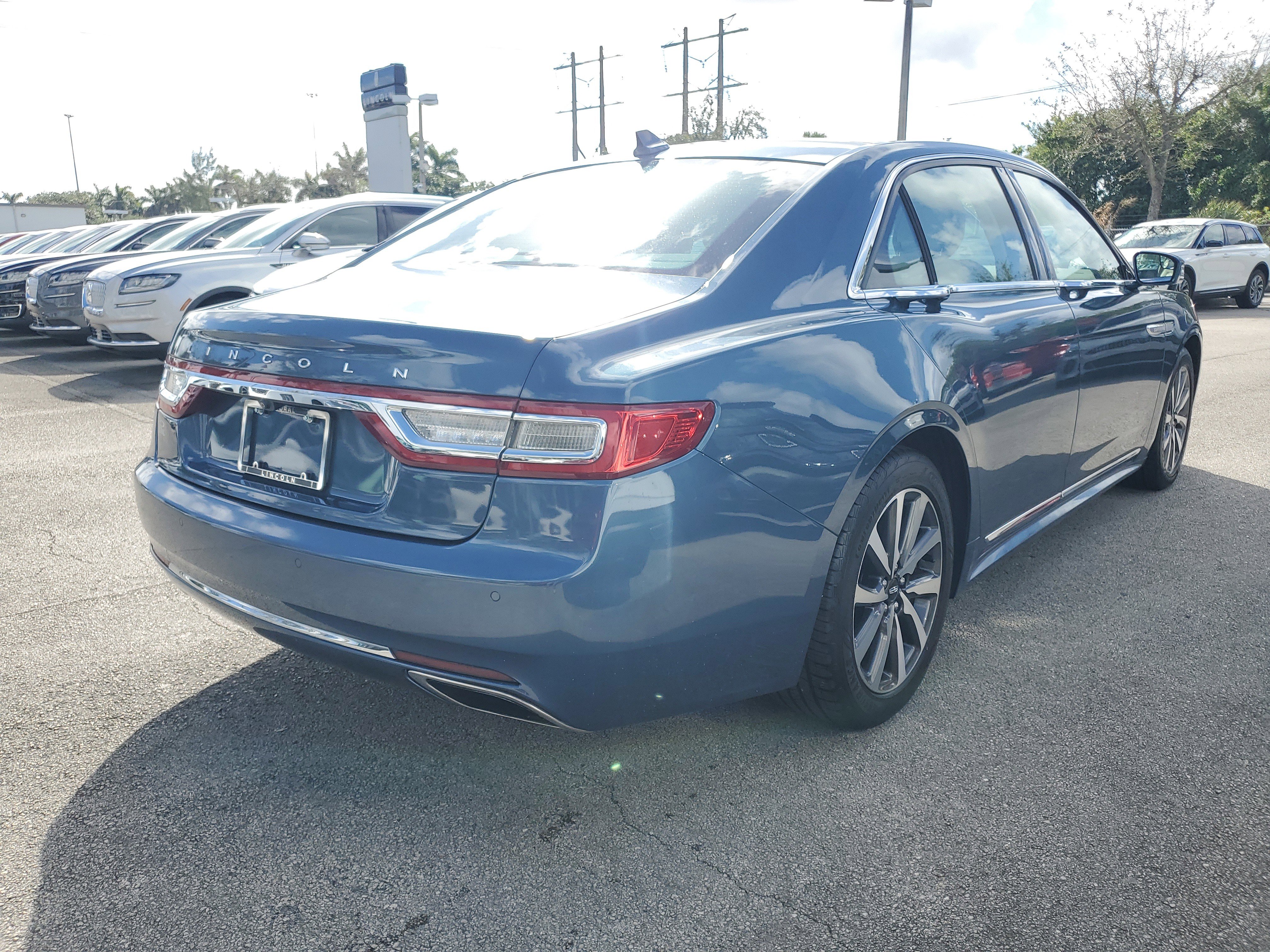 Used 2018 Lincoln Continental Premiere image 6