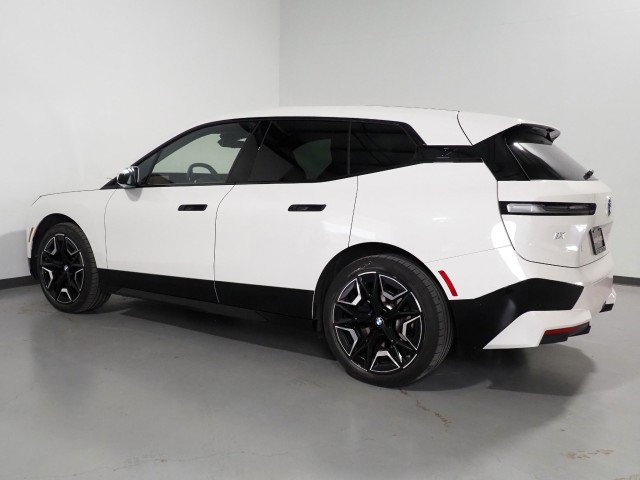 Used 2024 BMW iX xDrive50 w/ Sport Package image 8