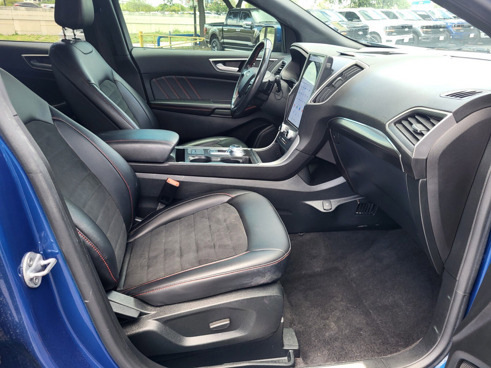 Certified 2022 Ford Edge ST-Line w/ Class II Trailer Tow Package image 11