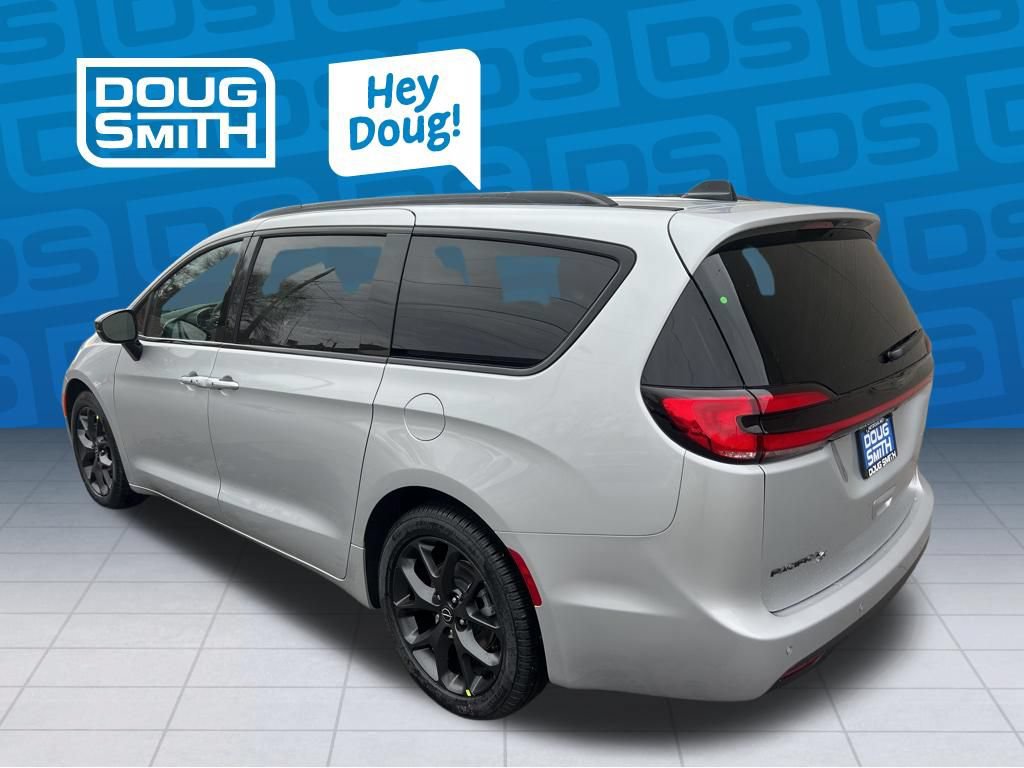 New 2026 Chrysler Pacifica Select w/ S Appearance Package FWD image 4