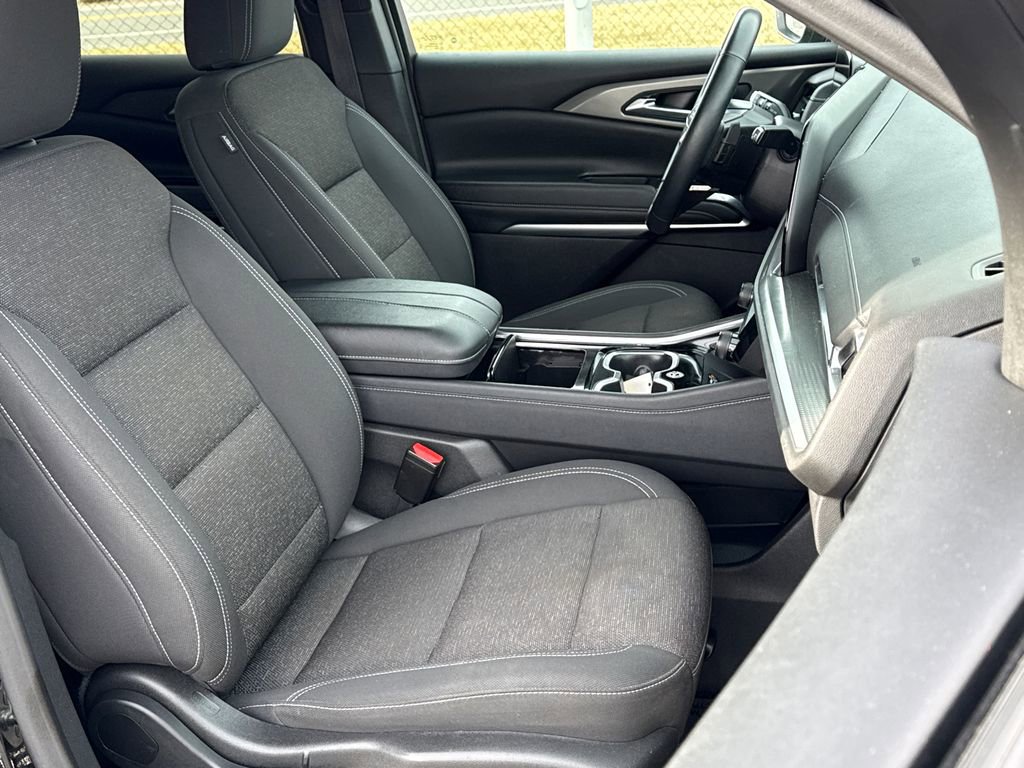 Used 2024 Chevrolet Traverse LT image 9