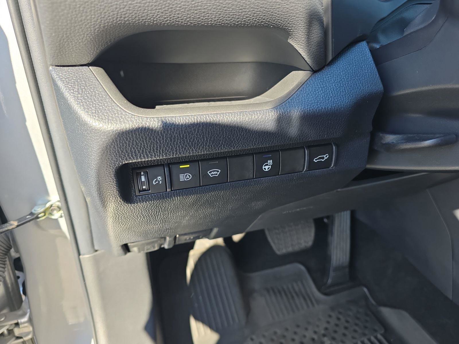 Used 2023 Toyota RAV4 XLE Premium image 22